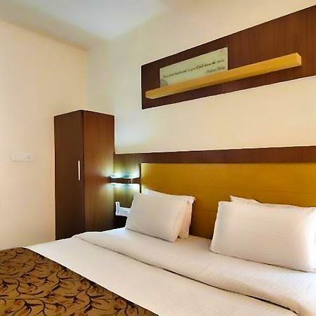 Continental Park Hotel Vidzsajavádá Kültér fotó