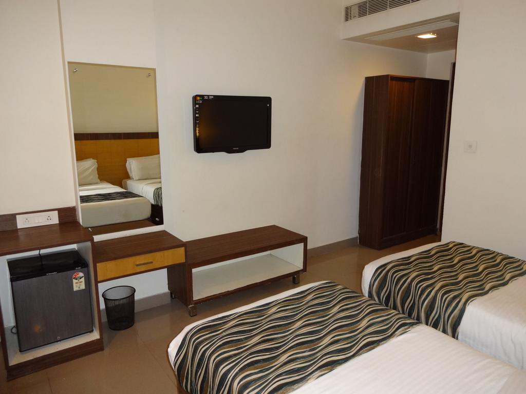Continental Park Hotel Vidzsajavádá Kültér fotó