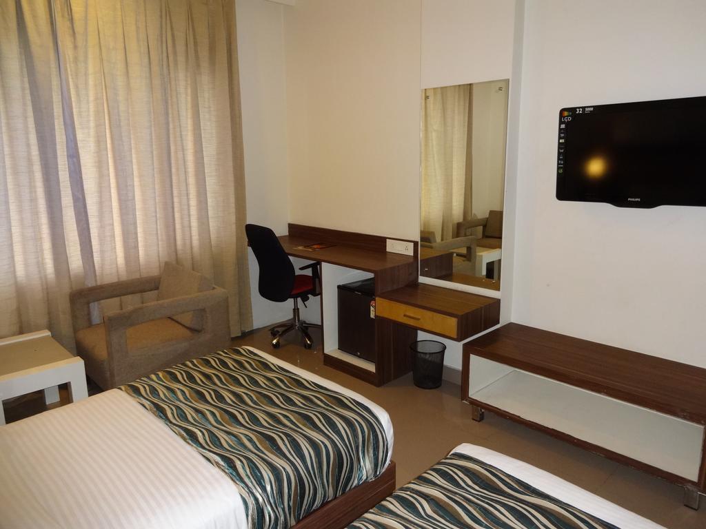 Continental Park Hotel Vidzsajavádá Kültér fotó
