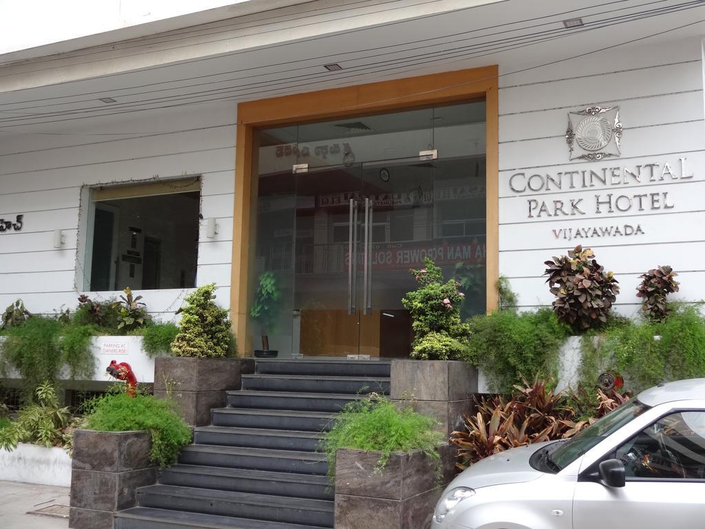 Continental Park Hotel Vidzsajavádá Kültér fotó