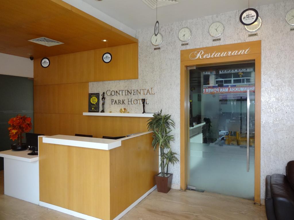 Continental Park Hotel Vidzsajavádá Kültér fotó