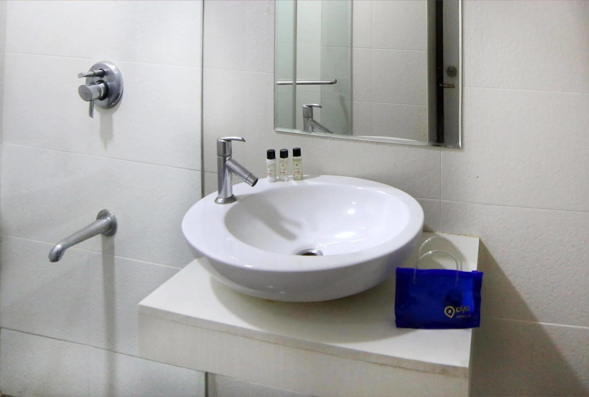 Continental Park Hotel Vidzsajavádá Kültér fotó