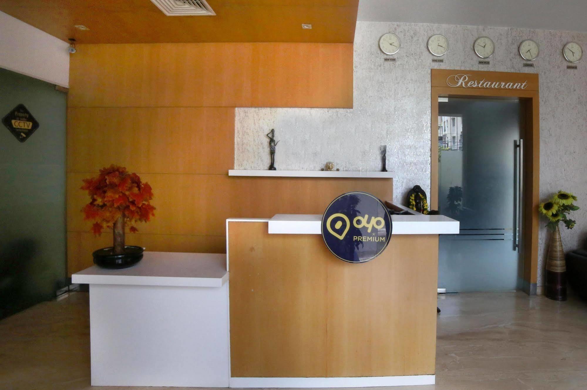 Continental Park Hotel Vidzsajavádá Kültér fotó